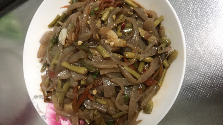 酸菜炒魔芋的做法