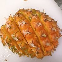 菠萝的切法的做法图解2