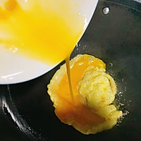 「菠菜炒鸡蛋」的做法图解3