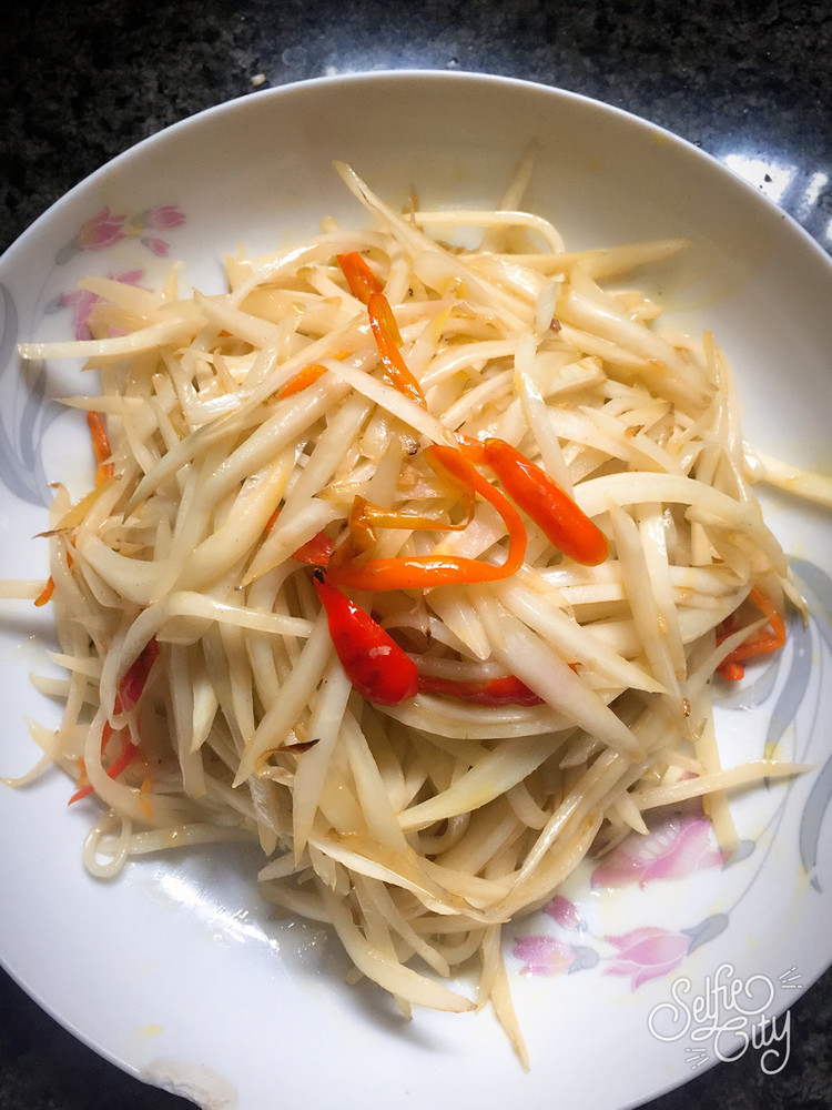 酸辣萝卜皮丝的做法