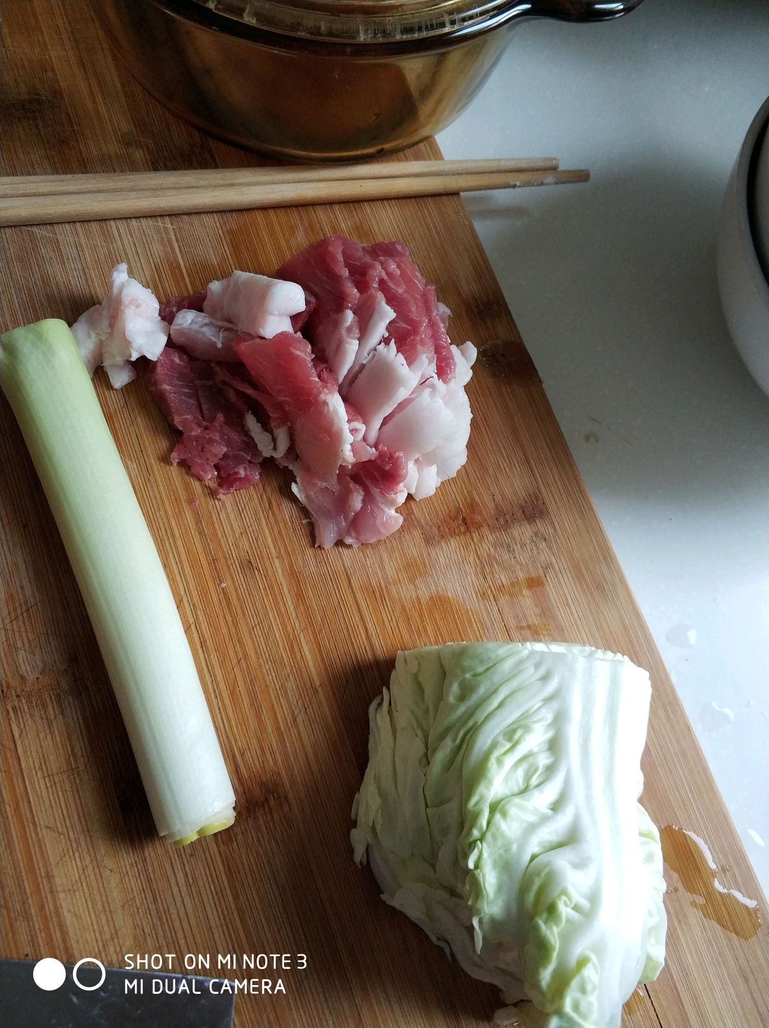 五花肉炖白菜怎么做_五花肉炖白菜的做法_豆果美食