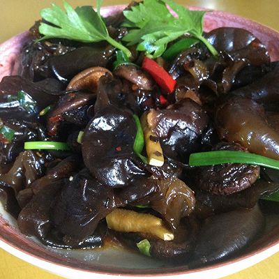香菇炒木耳