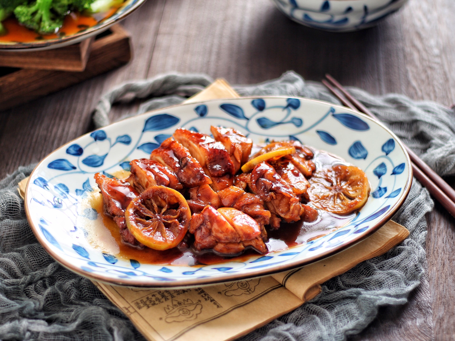 Chicken leg with lemon and cola