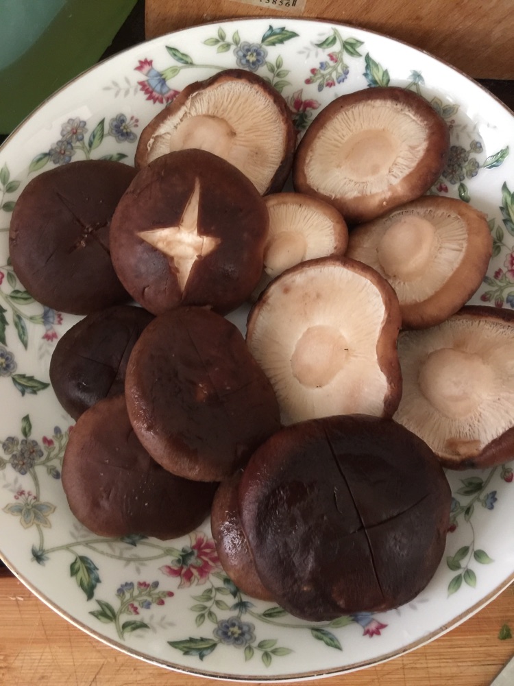 香辣烤香菇的做法图解1