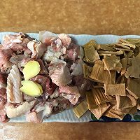 养生壶鸡骨笋干汤的做法图解1