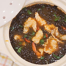冬天绝对少不了这锅热乎乎的「金汤虾片」虾肉Q弹软嫩，汤汁鲜的