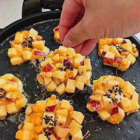 苹果玉米饼#皇后红玫瑰花式做法#的做法图解8