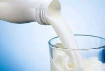 喝不完的牛奶用途多多，千万别扔了的做法