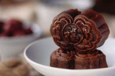 今年不容错过，让你一口惊艳的黑糖枣泥核桃月饼