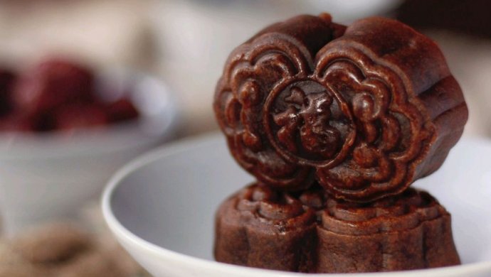 今年不容错过，让你一口惊艳的黑糖枣泥核桃月饼