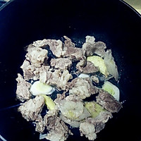 「东北大菜」牛肉炖柿子的做法图解2