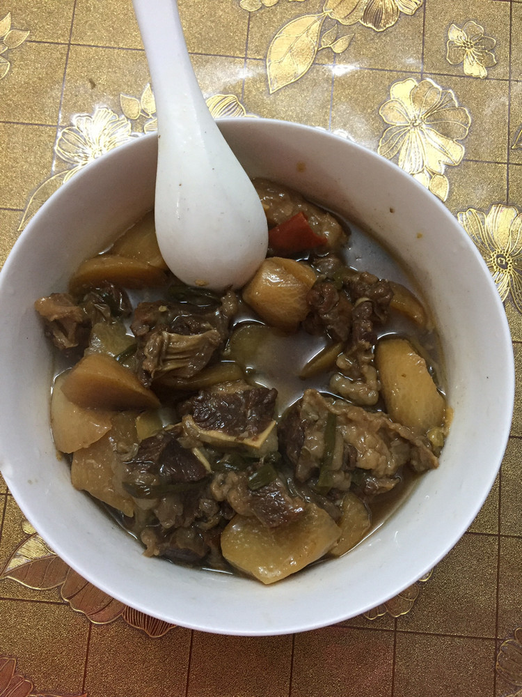 牛肉炖萝卜的做法
