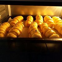南瓜的蜕变:豆沙毛毛虫面包～的做法图解9
