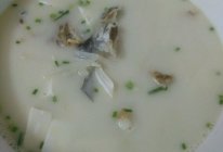 鱼头豆腐酸笋汤的做法