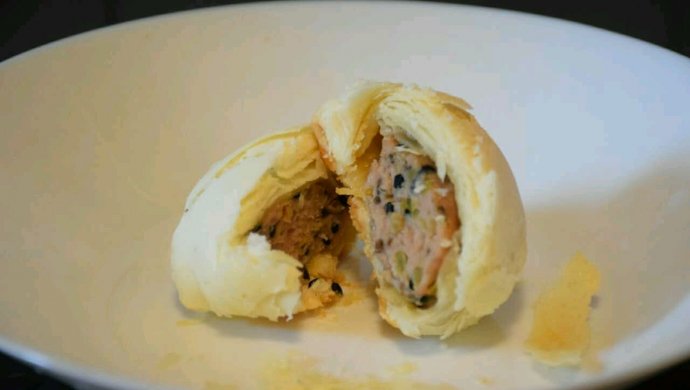 酥皮榨菜鲜肉月饼