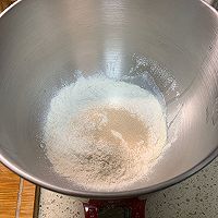 香甜松软的酸奶红豆云朵面包卷的做法图解1