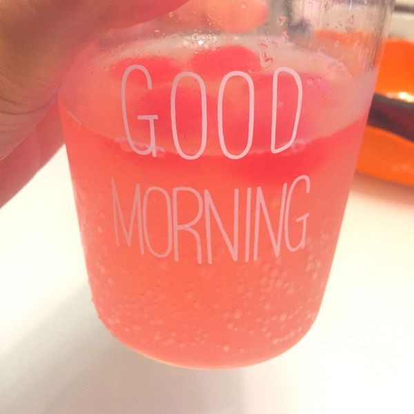 夏日特饮，果味苏打气泡水