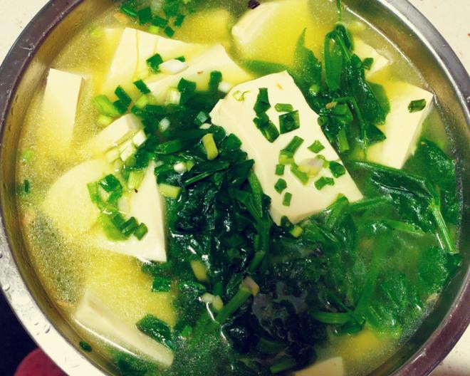 豌豆尖豆腐汤的做法