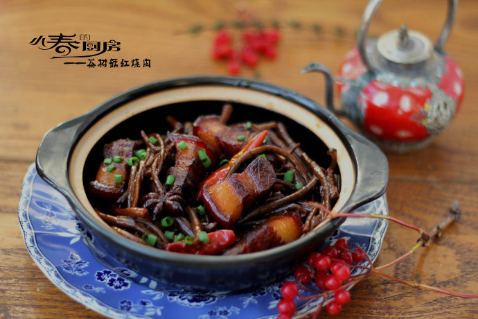 能打动心灵的食物——茶树菇红烧肉的做法