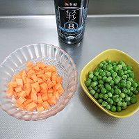 妈妈的味道～豌豆腊肉焖饭的做法图解2