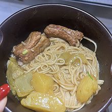 排骨油豆角土豆焖面