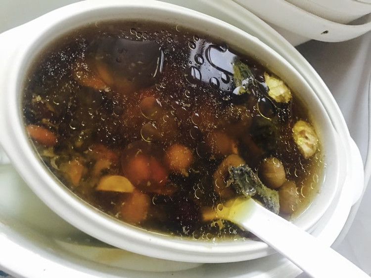 红枣桂圆枸杞莲子乌鸡汤的做法