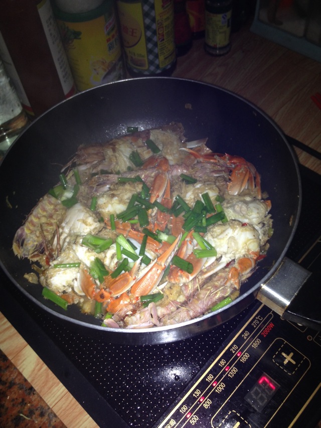 Stir fried crab with ginger and scallion