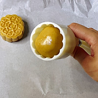 广式金沙奶黄月饼的做法图解12
