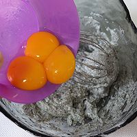 黑芝麻戚风蛋糕的做法图解4