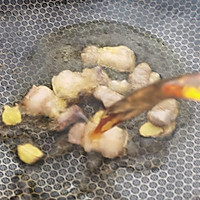 #夏日消暑，非它莫属#肉片花蛤河虾的做法图解3