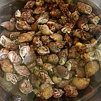 蒜蓉辣椒酱爆炒香螺的做法图解1
