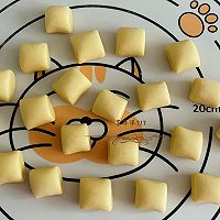 #春天的鲜味#奶香南瓜小馒头的做法图解3