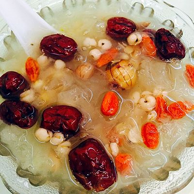 红枣红莲薏米银耳粥