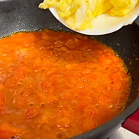 鲜味易得：番茄海鲜菇炒鸡蛋的做法图解6