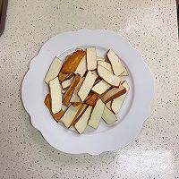 青椒炒香干的做法图解1