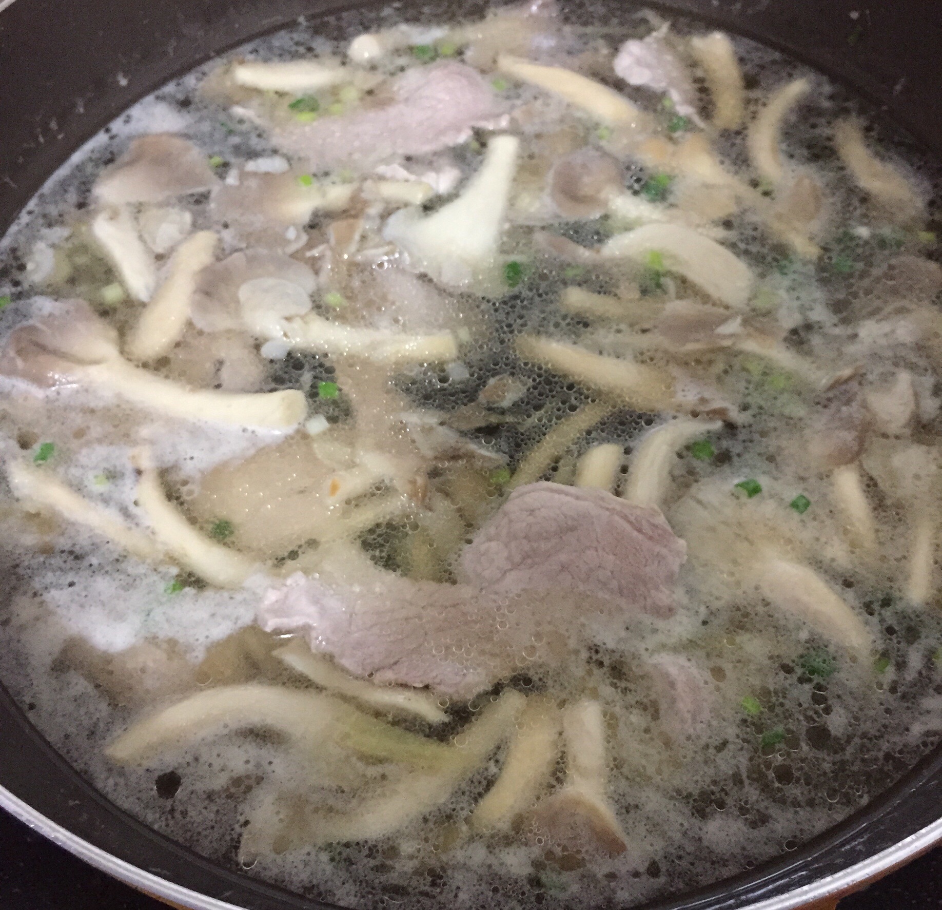 自种蘑菇肉片汤的做法__财经头条