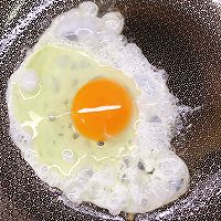 #天猫美味妙妙屋#三文鱼炒黑米饭的做法图解4