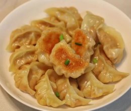 #晒出你的中秋团圆饭#团团圆圆吃饺子～脆底猪肉白菜饺