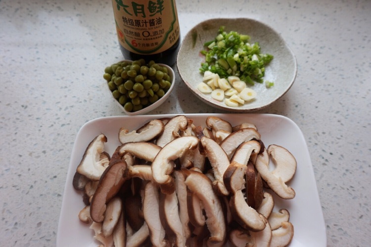 香菇焖里脊#新年一起下厨#的做法图解3