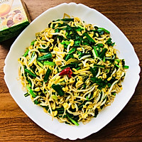 韭菜炒豆芽的做法图解7