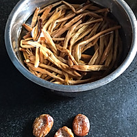 猪横利金针菜汤的做法图解2