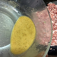 胡萝卜黑木耳肉末鸡蛋卷的做法图解2