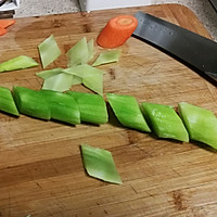 菱形片莴笋胡萝卜的切法的做法图解2