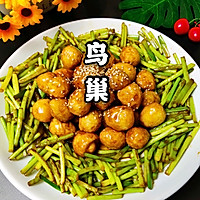 绿丝鸟巢（其实就是蒜薹炒蛋）的做法图解1