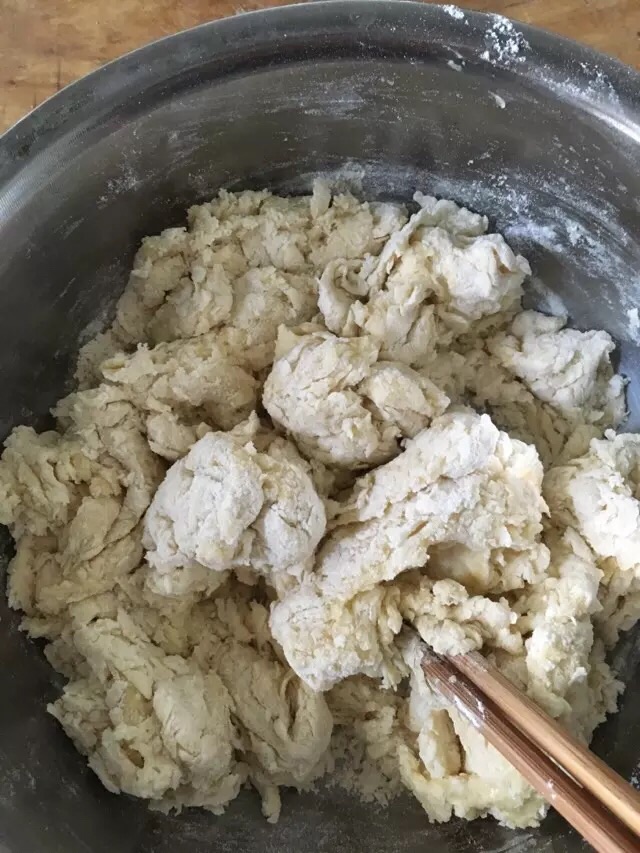 电饼铛葱花饼的做法图解1