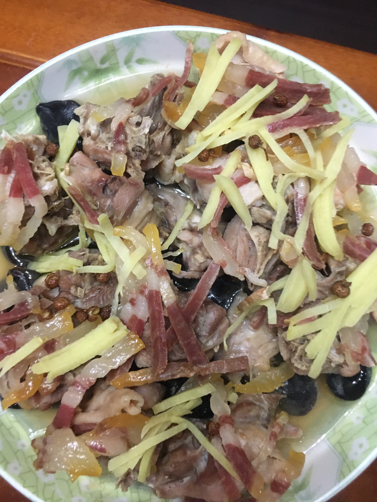 Steamed chicken with shredded ham
