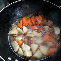 土豆胡萝卜烧鸡翅的做法图解6