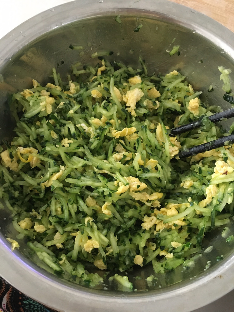 黄瓜鸡蛋水饺的做法
