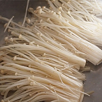 下饭快手菜第一季：白灼金针菇的做法图解3