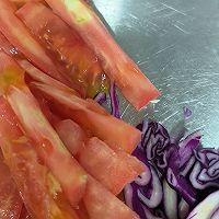 紫甘蓝炒饼的做法图解3